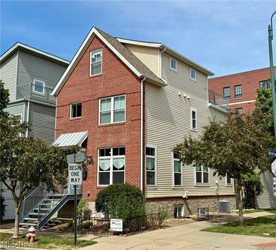 Rare opportunity to own a recently updated 3-bed, 3.5-bath - photo 1