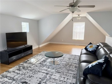 Rare opportunity to own a recently updated 3-bed, 3.5-bath - photo 8