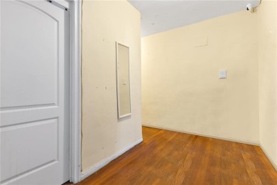 Prime Brighton Beach! Ocean block! This oversized J-4 co-op