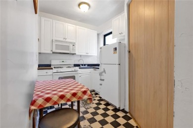 Prime Brighton Beach! Ocean block! This oversized J-4 co-op