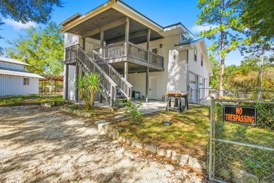 Suwannee River Home For Sale in Old Town Florida