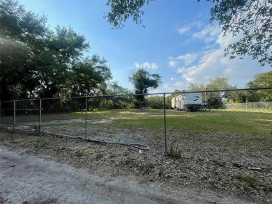 **PRICE IMPROVEMENT** HUGE LOT, AMAZING LOCATION!! Nearly 3/4 of - photo 6
