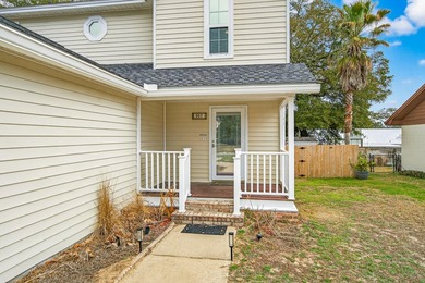 Located in the heart of Niceville, this well-maintained home - photo 2