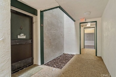 Welcome to this beautifully refreshed 1-bedroom, 1-bath - photo 2