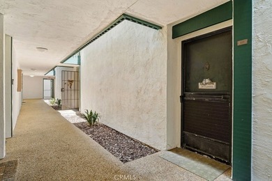 Welcome to this beautifully refreshed 1-bedroom, 1-bath - photo 3