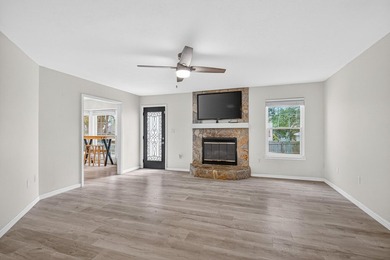 Located in the heart of Niceville, this well-maintained home - photo 10