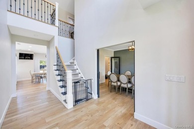 Welcome to 25 Maidstone Lane in Wading River-an exceptional - photo 4