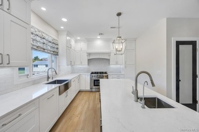 Welcome to 25 Maidstone Lane in Wading River-an exceptional - photo 9