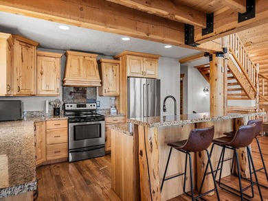Custom log home nestled at the end of a quiet Cul-de-sac on two - photo 12