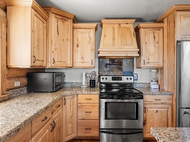 Custom log home nestled at the end of a quiet Cul-de-sac on two - photo 15
