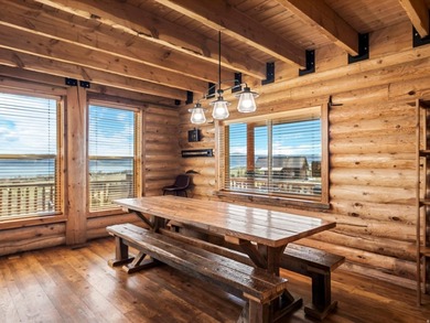 Custom log home nestled at the end of a quiet Cul-de-sac on two - photo 17
