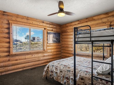 Custom log home nestled at the end of a quiet Cul-de-sac on two - photo 20