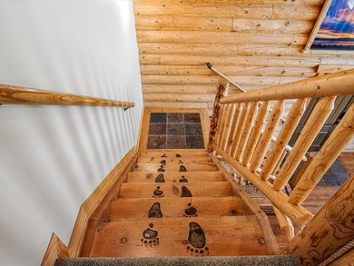 Custom log home nestled at the end of a quiet Cul-de-sac on two - photo 21