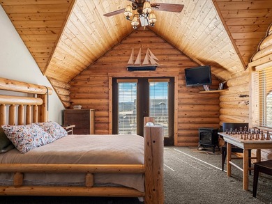 Custom log home nestled at the end of a quiet Cul-de-sac on two - photo 24