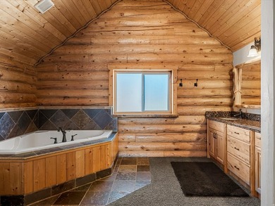 Custom log home nestled at the end of a quiet Cul-de-sac on two - photo 25