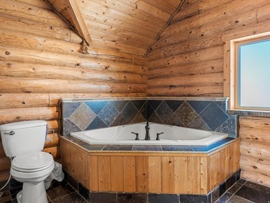 Custom log home nestled at the end of a quiet Cul-de-sac on two - photo 26