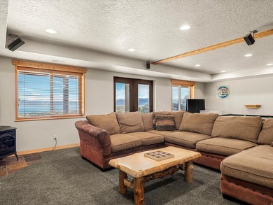 Custom log home nestled at the end of a quiet Cul-de-sac on two - photo 32