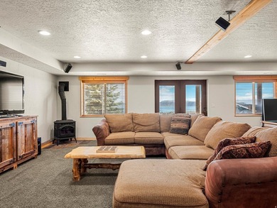 Custom log home nestled at the end of a quiet Cul-de-sac on two - photo 33