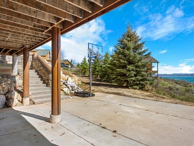 Custom log home nestled at the end of a quiet Cul-de-sac on two - photo 36