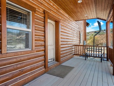 Custom log home nestled at the end of a quiet Cul-de-sac on two - photo 40