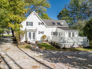 If you've been looking for a charming antique home close to - photo 2