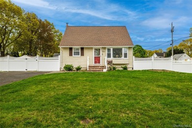 Welcome to this beautifully maintained and thoughtfully updated - photo 1