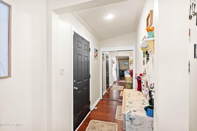Welcome to 21 Caswell in the highly sought-after Picket Fences - photo 2