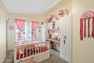 Welcome to 21 Caswell in the highly sought-after Picket Fences - photo 4
