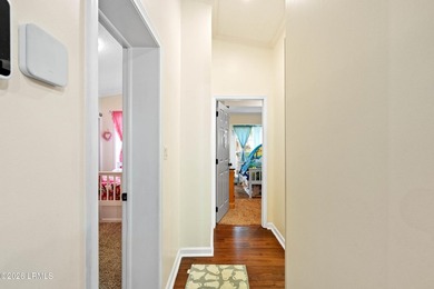 Welcome to 21 Caswell in the highly sought-after Picket Fences - photo 5