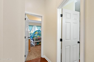 Welcome to 21 Caswell in the highly sought-after Picket Fences - photo 6