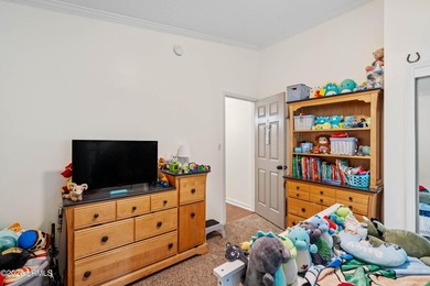 Welcome to 21 Caswell in the highly sought-after Picket Fences - photo 10