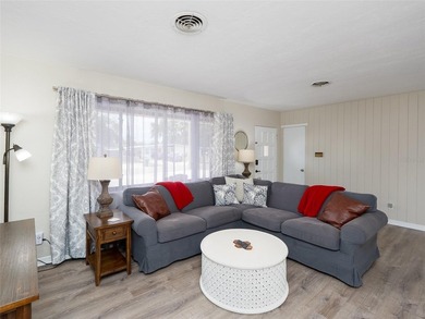 Rare mid-century A-frame pool home in central Sarasota with no - photo 3