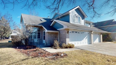 Lake Townhome/Townhouse For Sale in Wood Dale, Illinois