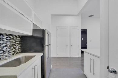 Exceptional opportunity to acquire a comprehensively renovated - photo 3