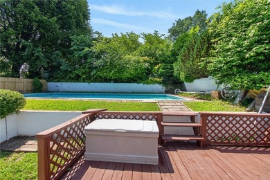 Welcome to this comfortable raised ranch in a very convenient - photo 4