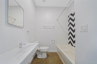 Exceptional opportunity to acquire a comprehensively renovated - photo 4