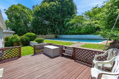 Welcome to this comfortable raised ranch in a very convenient - photo 5