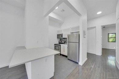 Exceptional opportunity to acquire a comprehensively renovated - photo 6
