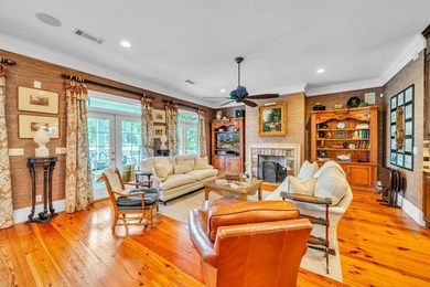 Custom built 5-bed, 5 1/2 bath plantation style home has amazing - photo 13