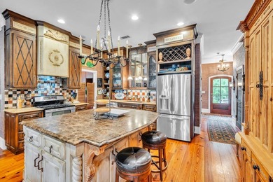 Custom built 5-bed, 5 1/2 bath plantation style home has amazing - photo 17
