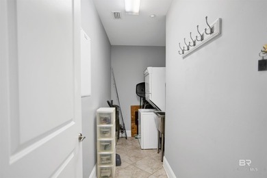 PRICED TO SELL! THIS UNIT IS READY FOR ITS NEW OWNER! Come and - photo 3