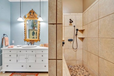 Custom built 5-bed, 5 1/2 bath plantation style home has amazing - photo 26