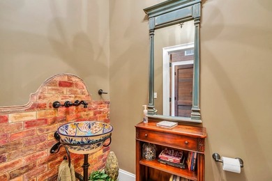 Custom built 5-bed, 5 1/2 bath plantation style home has amazing - photo 33