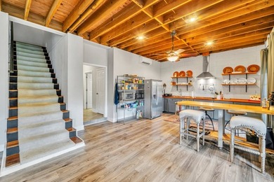Custom built 5-bed, 5 1/2 bath plantation style home has amazing - photo 41