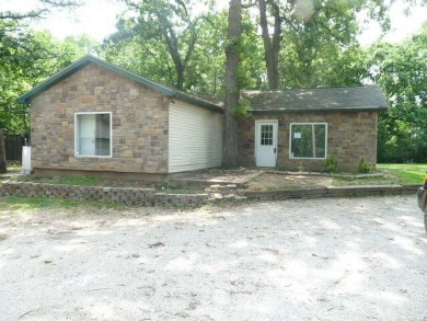 Lake Taneycomo Home For Sale in Forsyth Missouri