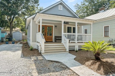 AMAZING Bungalow in the Beaufort Historic District / Northwest - photo 2