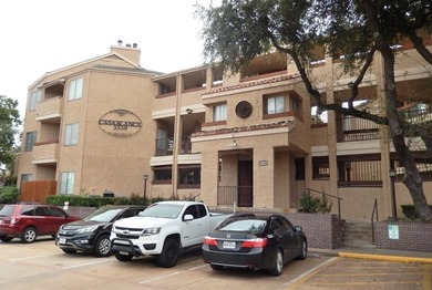 Move-in ready 2 bed, 2 bath North Dallas condo for sale in a