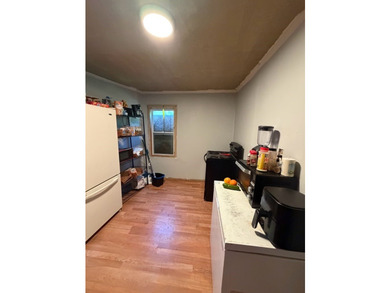 Excellent investment opportunity! This 3-bedroom, 1-bath home - photo 3