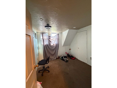 Excellent investment opportunity! This 3-bedroom, 1-bath home - photo 5