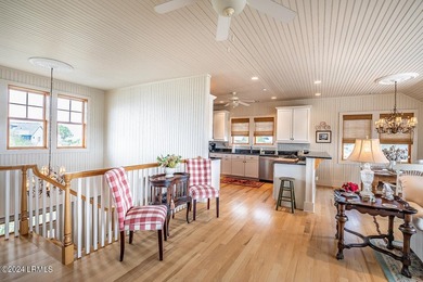 Must-See Harbor Island Gem! Welcome to your dream coastal - photo 7